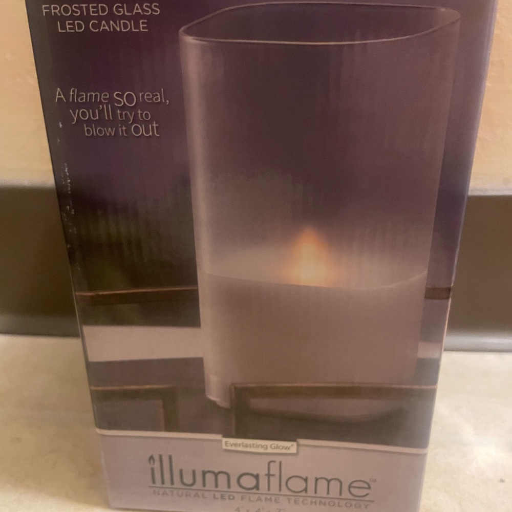 Everlasting Glow LED 4x4x7H Hand Poured Wax Candle With Frosted Glass   NWT